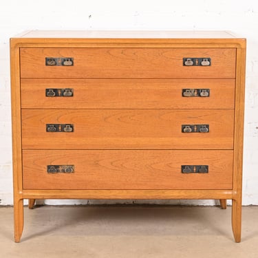 Mastercraft Mid-Century Modern Hollywood Regency Sculpted Walnut Chest of Drawers, Circa 1960s