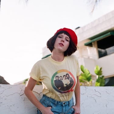 Vintage 70s Pale Yellow Queen Tee 