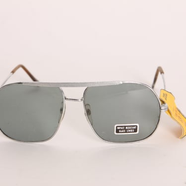 Deadstock 1970s Silver Tone Gray Lenses Aviator Sunglasses by Opti-Ray 