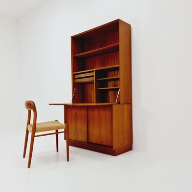 Danish vintage bookshelf system/ Desk / book case teak by Svend AAge Rasmusen, 1960s 