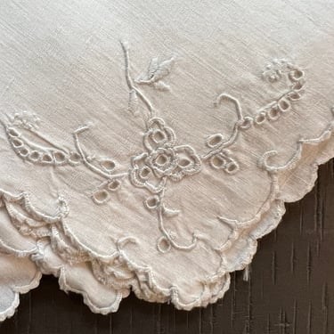Madeira napkins 10 14” hand embroidered 