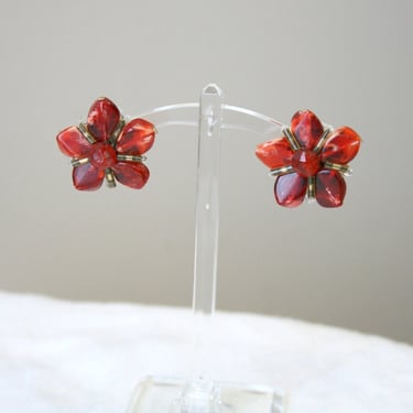 1960s Red Bead Flower Clip Earrings 