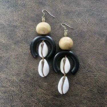 Chunky wood and cowrie shell mid century earrings, black 5 