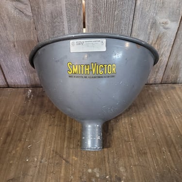 Smith-Victor Industrial Aluminum Light Shade 8.25