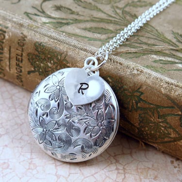 Antiqued Silver Locket Necklace, Personalized Necklace, Initial Necklace, Anniversary Gift, Mom Gift, Initial Locket, Round Locket 