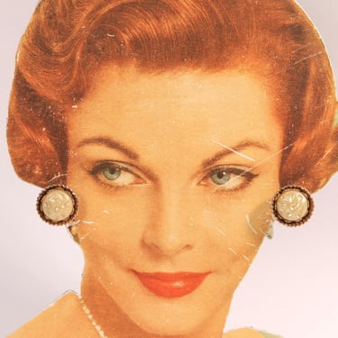 1950s Gold Tone Metal and Faux Pearl Circle Screw Back Earrings 
