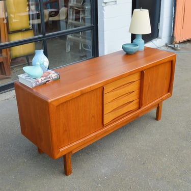 Gorgeous Atomic Compact Teak Credenza w/ Center Bow-Tie Drawers