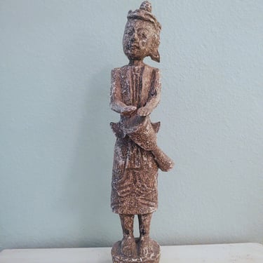 Vintage Carved Resin Drumming Statue Figurine Musical Cultural Folk Art Djembe Home Décor 