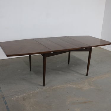 Mid-Century Modern American of Martinsville Surfboard Walnut  Dining Table W 3 Extensions 