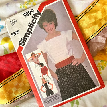 Vintage Sewing Pattern, Pleated Top, Blouse, Crop Top, Tunic, Complete with Instructions, Simplicity 