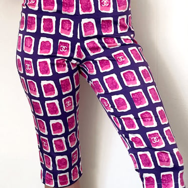 Vintage CHANEL CC Logo Pink Purple Print Cropped Capri Pants Shorts Fr 38 Us 6 