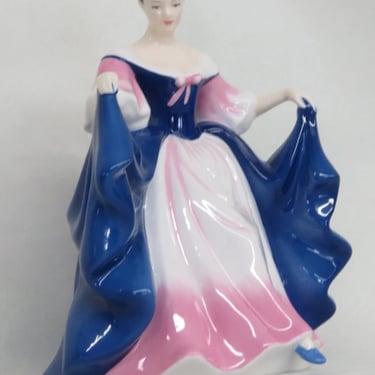 Royal Doulton Sara Pretty Ladies HN4720 Bone China Porcelain Figurine 2872B