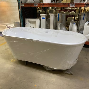 Freestanding Fiberglass Soaking Tub by AKDY