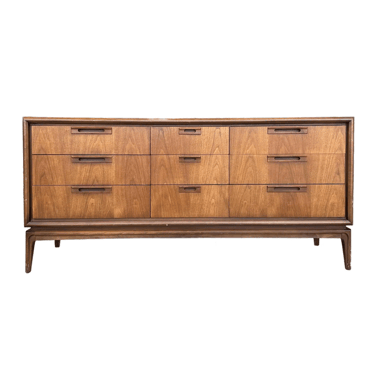 United Furniture 9 Drawer Lowboy Dresser