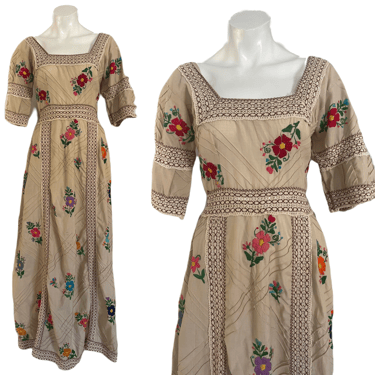 1960’s Embroidered Mexican Gown Size M