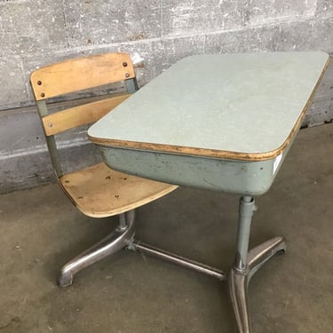 Classic All-In-One Irwin School Desk (Seattle)