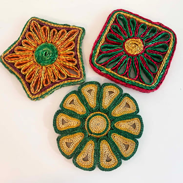 Vintage Straw Pot Holder Trivet Set of Three Pink Blue Flowers White Green Mid-Century 1980s Retro 80s Cottage Rustic MCM Hygge Hot Pads 