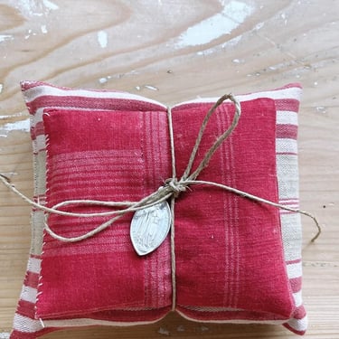 Set of 2 handmade lavender sachets made with old French fabric 