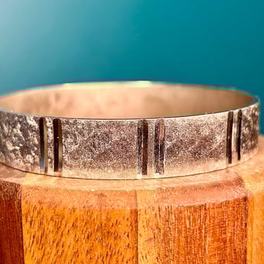 Vintage Silver Tone Textured Bangle Bracelet Retro Fashion Jewelry Art Deco 