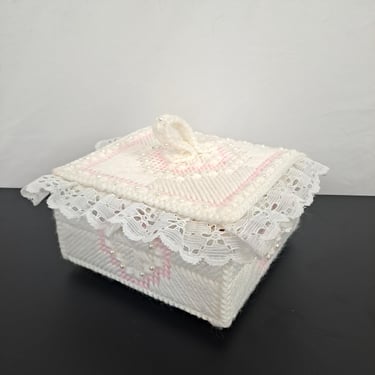 Vintage 80s Lacy Wind-Up Music Box 