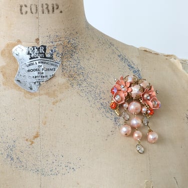 vintage Miriam Haskell dangle brooch • peach & gold enamel flower rhinestone faux pearls pin 