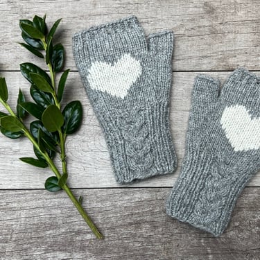 Alpaca Fingerless Gloves Gray+Cream Heart