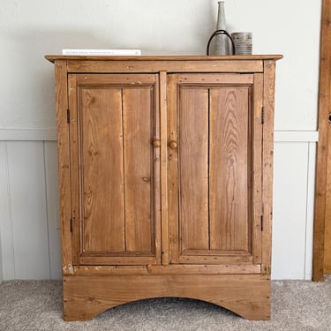 1900s Primitive Antique European Scrubbed Irish Pine Jelly or Linen Cabinet 