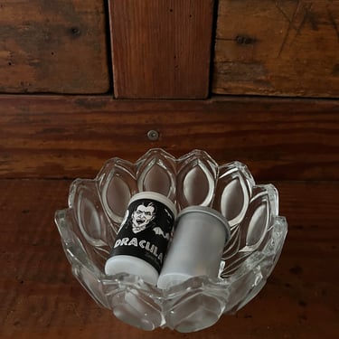 Vintage petal bowl / vintage flower bowl / vintage lotus bowl / vintage glass bowl / vintage glass candy bowl / frosted glass bowl / bowl 