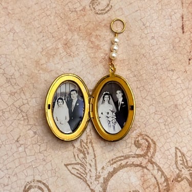 Two Photo Wedding Bouquet Locket, Bridal Locket with Pearls, Memory of Loved One, Picture Locket for Bride, Gold Floral Locket Necklace 