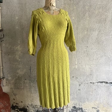 Vintage 1930s 1940s Chartreuse Green Yellow Knit Dress Puff Sleeve Berry Design