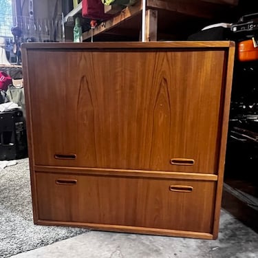 Mid Century Modern Teak TV Cabinet DH250-1