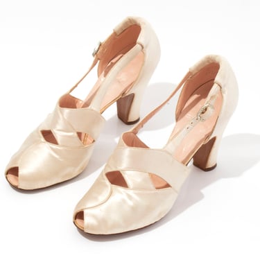 Vintage 1930s Shoes | 30s Silk Satin Champagne Cream Off White Art Deco Peep Toe Cuban Heel Bridal Wedding High Heel Pumps (size US 7 8) 