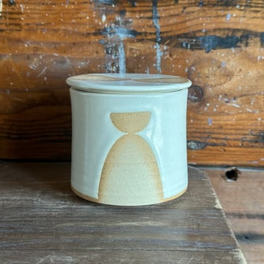 Butter Crock - Creamy White with tan clay geometric patterns 