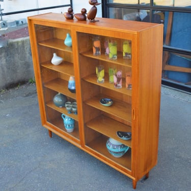 Large Quality Teak Glass Cabinet w/ Angled Shelf Fronts by Hundevad