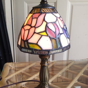 VINTAGE Tiffany Style  Lamp// Pink and Violet Stained Glass Lamp, Home Decor 