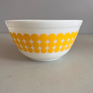Vintage Pyrex Dots Yellow Round Mixing Bowl 402 1968 