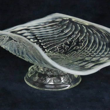 Northwood Nautilus Argonaut Shell Style White Opalescent Glass Receiver 1254B