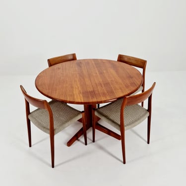 Mid century extendable Danish Modern Solid Teak dining table by Glostrup , 1970s 