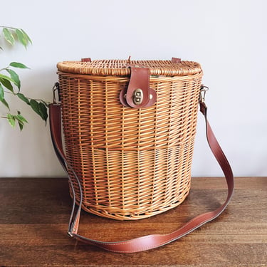 Vintage Picnic Basket for 2 with Wine Glasses, Plates, and Cutlery 