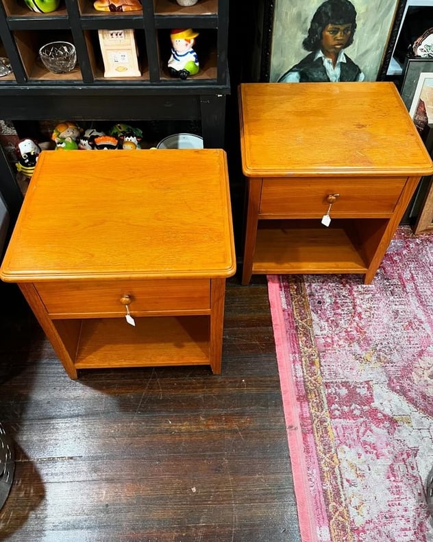 Blonde chunky nightstands. 22.5” x 19” x 24” 