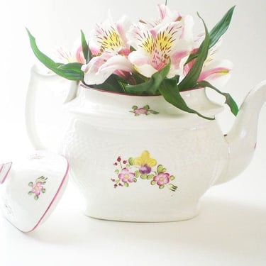 Decorative antique Victorian porcelain teapot, 1840s New Hall pink floral English china teapot, Vintage cottagecore shelf decor, cachepot 