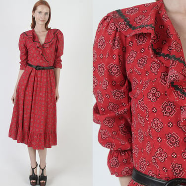 Vintage 70s Handkerchief Floral Dress, Pilgrim Style Country Homespun Outfit, Ric Rac Trim Old Fashion Midi 
