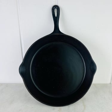 Antique Smart Cast Iron Skillet No. 8 Teardrop Handle Diamond G brand stamp circa 1920s made by James Smart Mfg Brockville Ontario 