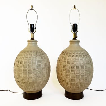 1960s Bob Kinzie Mid Century Modern Beige Monumental Pottery Table Lamps - Set of 2 