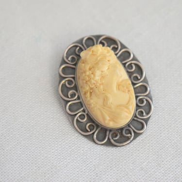 Late 1940s/50s Taxco Mexican Sterling and Carved Bone Cameo Brooch/Pendant 
