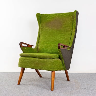 Teak Mid-Century Lounge Chair - (323-140) 