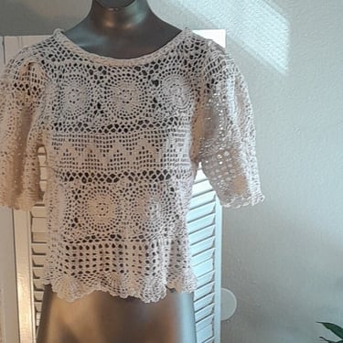 1970s Vintage Hand Crochete Lace Cotton Top /  Blouse / Scallop Edges / M 