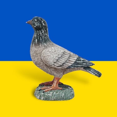 Resin Pigeon Sculpture