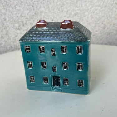 Vintage Miniature Cottage green House Suffolk By Around The Corner England Ceramic. 