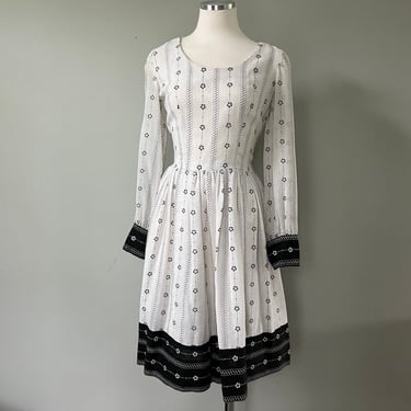 Vintage 1950s Long Sleeve Black &White Cotton Indie Beatnic Print Princess Dress 